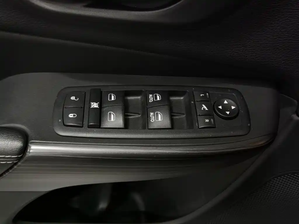 Jeep Cherokee — миниатюра 9