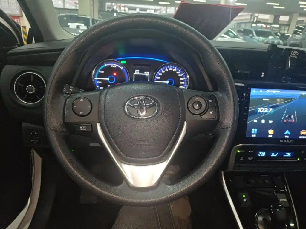 Toyota Corolla Hybrid — миниатюра 11