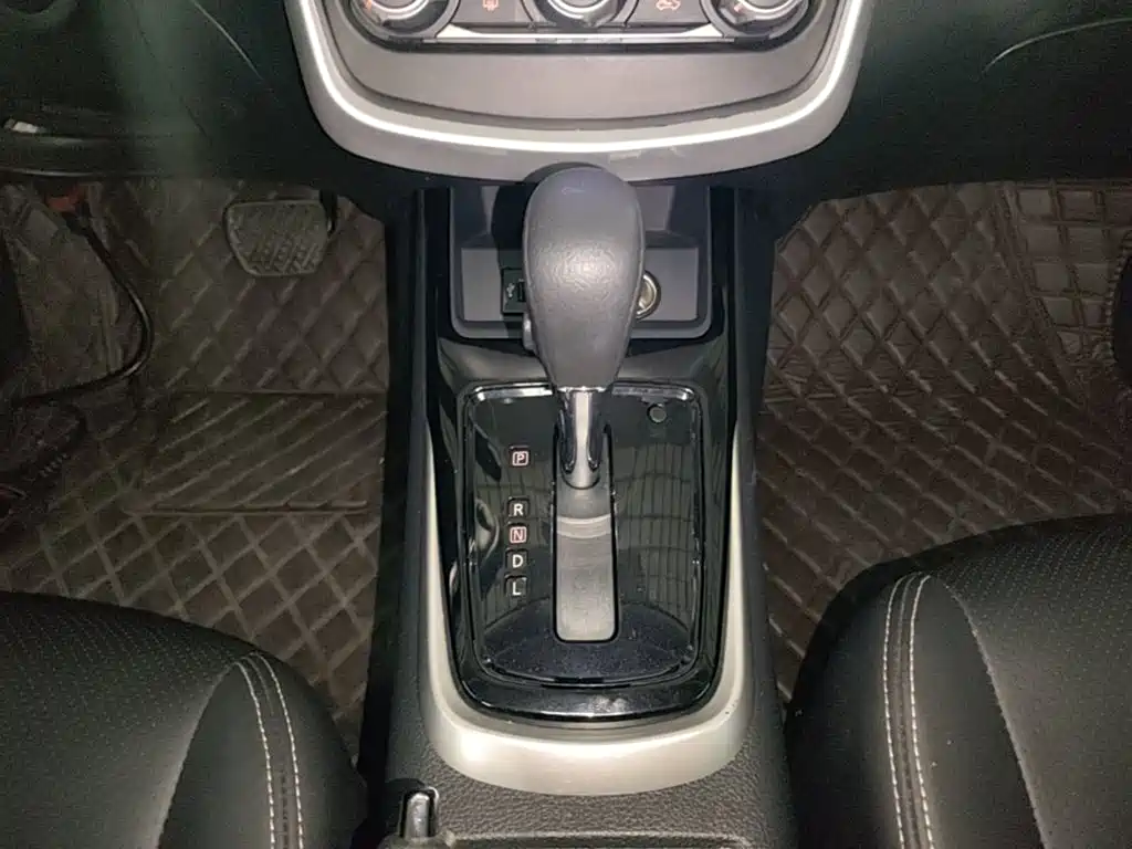Nissan Tiida — миниатюра 14