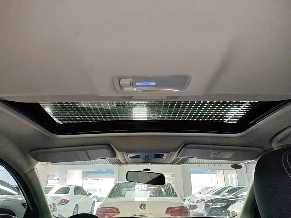 Nissan Tiida — миниатюра 18