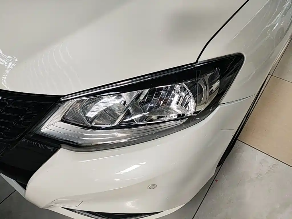 Nissan Tiida — миниатюра 24