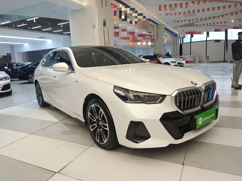 BMW 5 Series — миниатюра 4