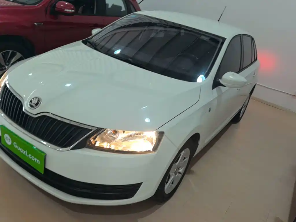 Skoda Rapid Spaceback — миниатюра 2