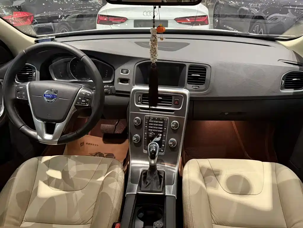 Volvo S60 — миниатюра 6