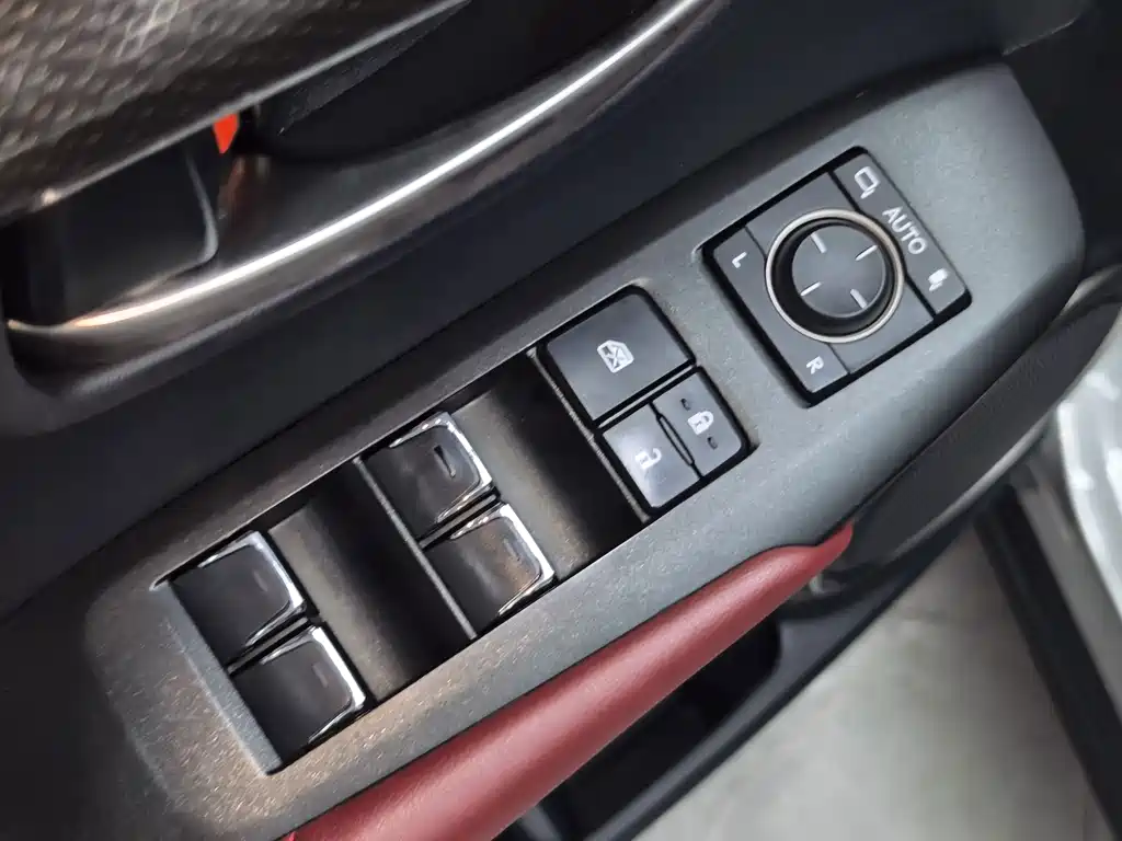 Lexus NX — миниатюра 21