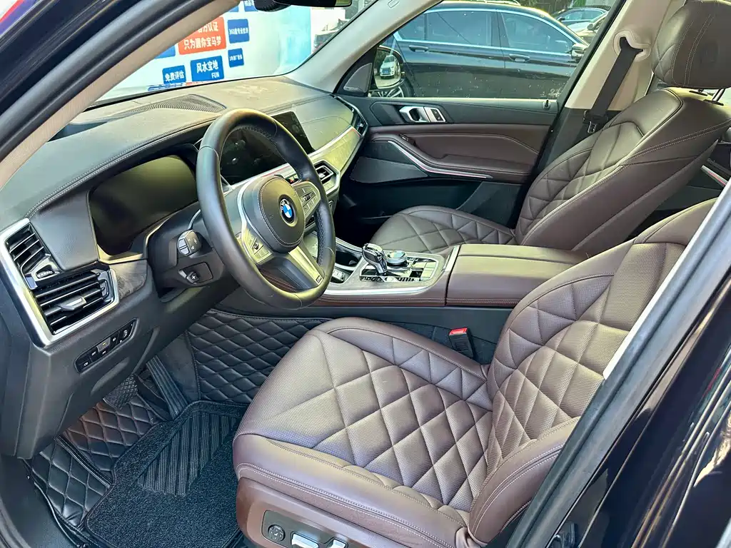 BMW X5 2022 xDrive 30Li Premium M Sport