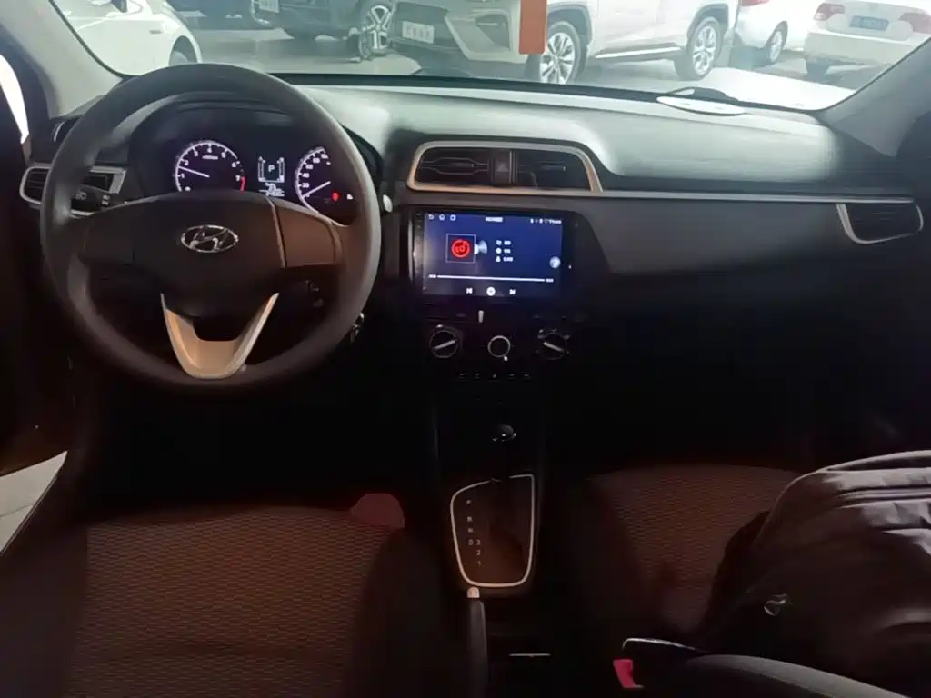 Hyundai Verna — миниатюра 10