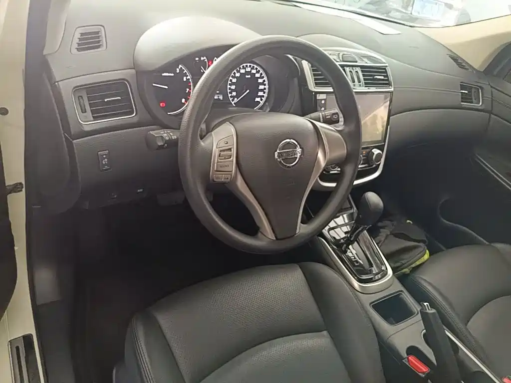Nissan Tiida — миниатюра 10