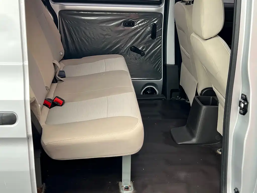 Wuling Hongguang V — миниатюра 7