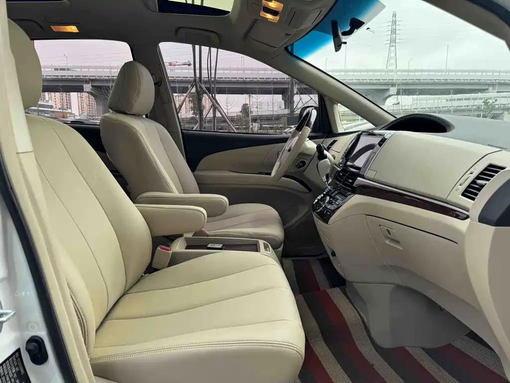 Toyota Previa — миниатюра 6