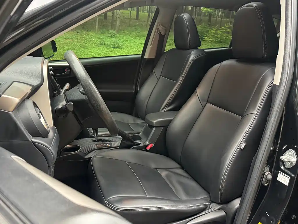 Toyota RAV4 — миниатюра 7