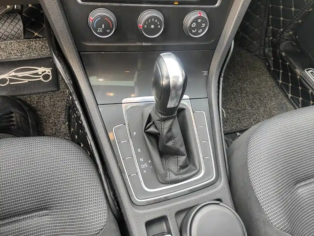 Volkswagen Golf — миниатюра 14