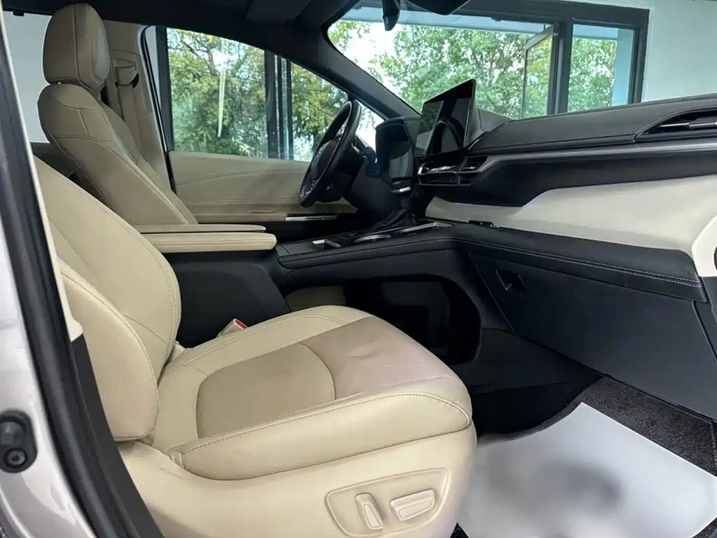 Toyota Sienna — миниатюра 3