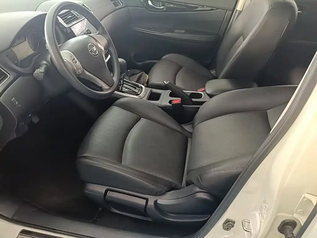 Nissan Tiida — миниатюра 15