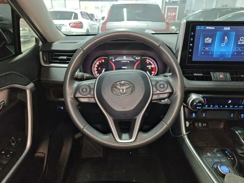 Toyota RAV4 — миниатюра 11