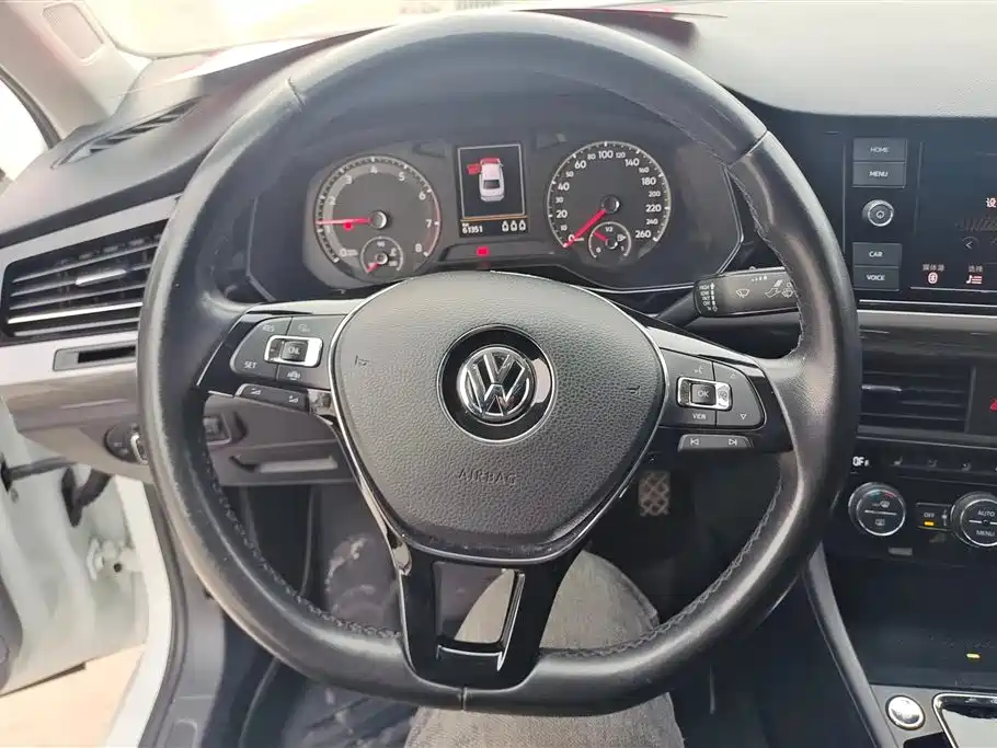 VOLKSWAGEN BORA