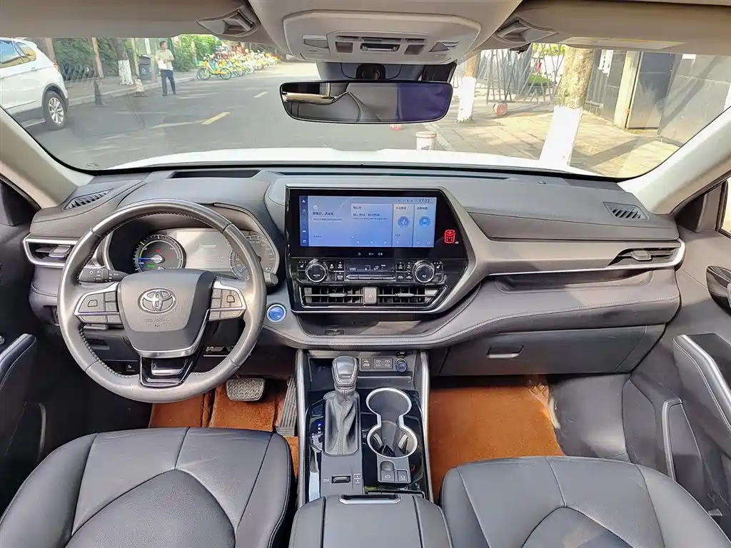Toyota Highlander 2022 2.5L Luxury 7 мест