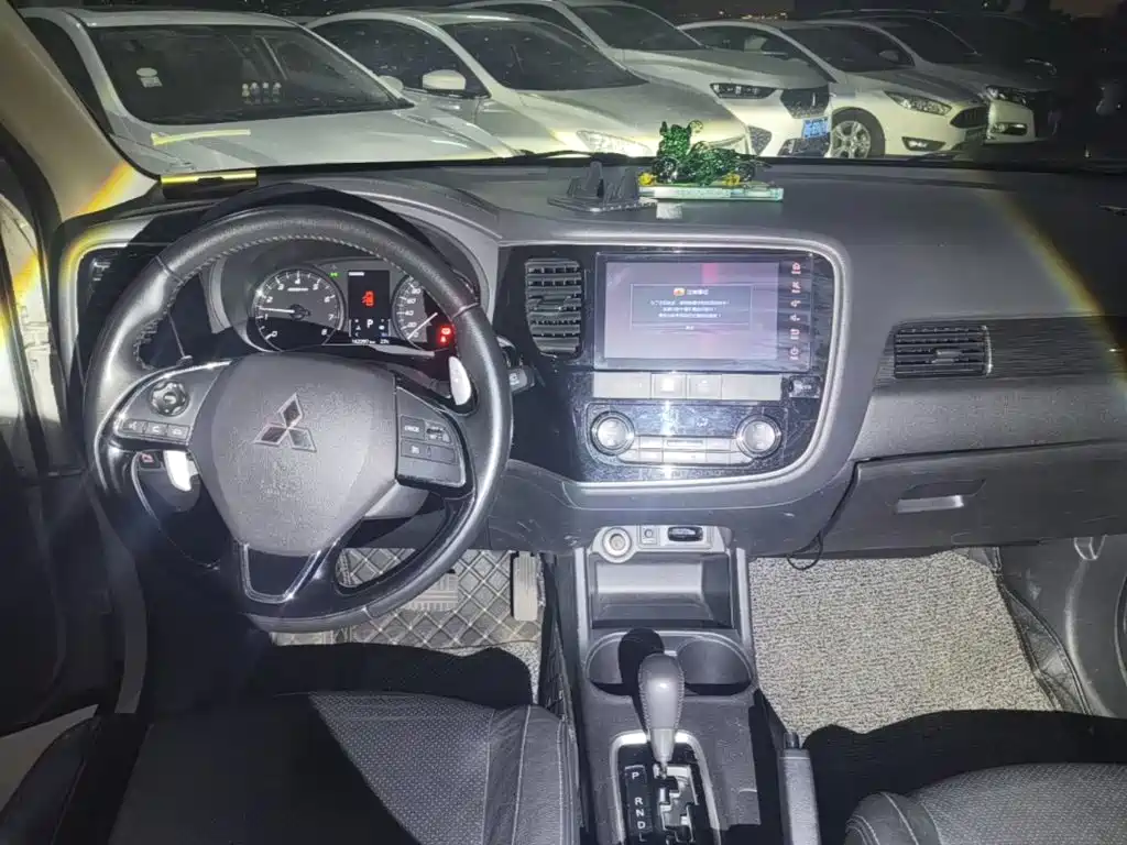 Mitsubishi Outlander — миниатюра 11