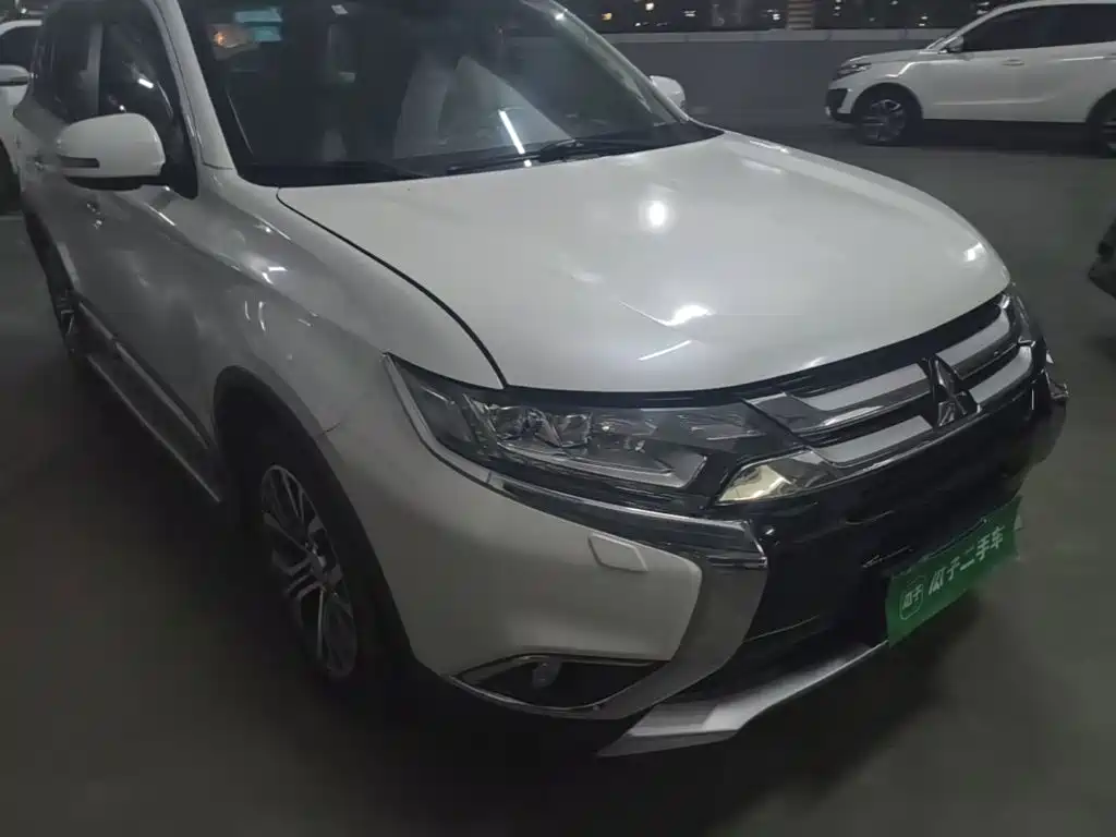 Mitsubishi Outlander — миниатюра 8