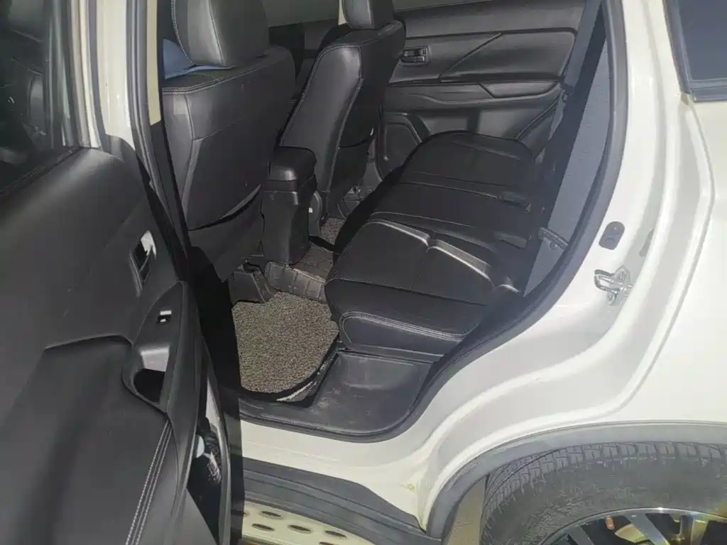 Mitsubishi Outlander — миниатюра 19