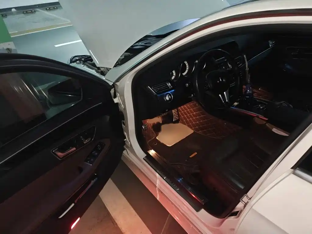Mercedes-Benz E-Class — миниатюра 14