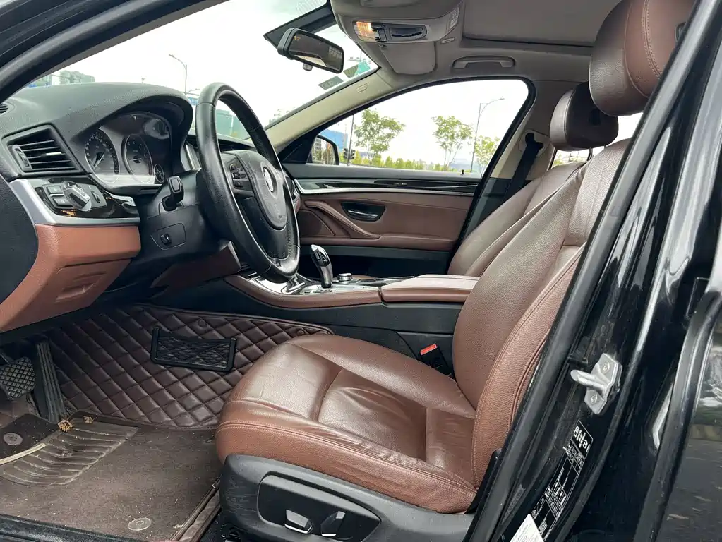 BMW 5 Series — миниатюра 7