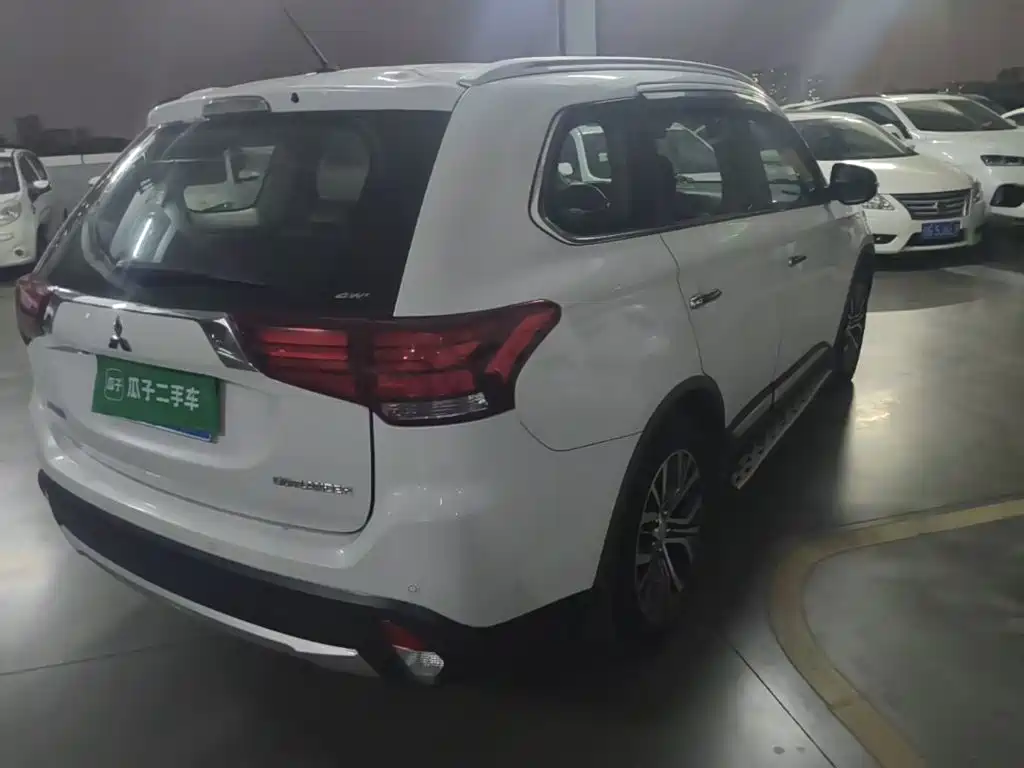 Mitsubishi Outlander — миниатюра 7