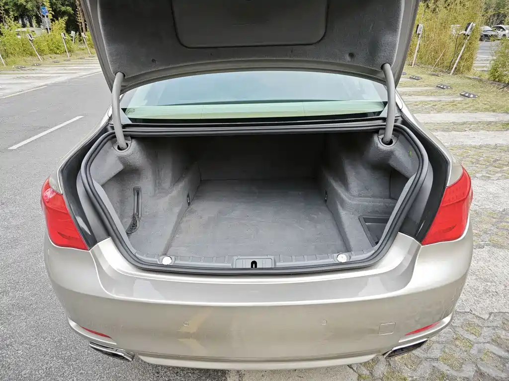 BMW 7 Series 7 2009 740Li Lead