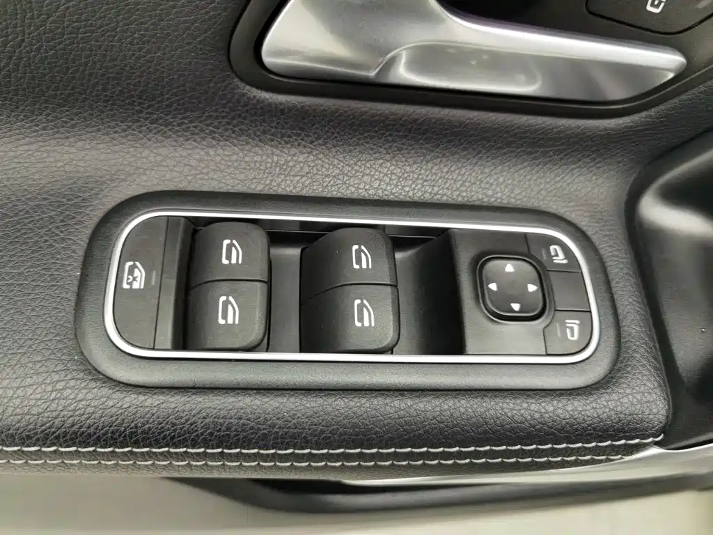 Mercedes-Benz A-Class — миниатюра 9