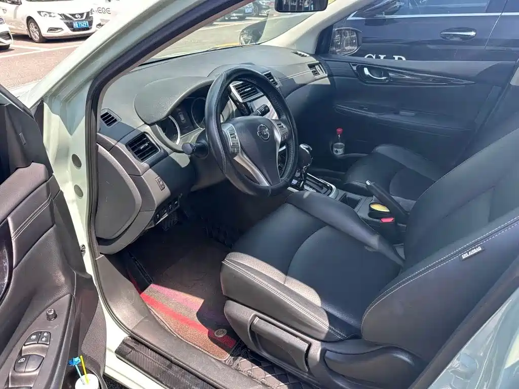 Nissan Tiida — миниатюра 3