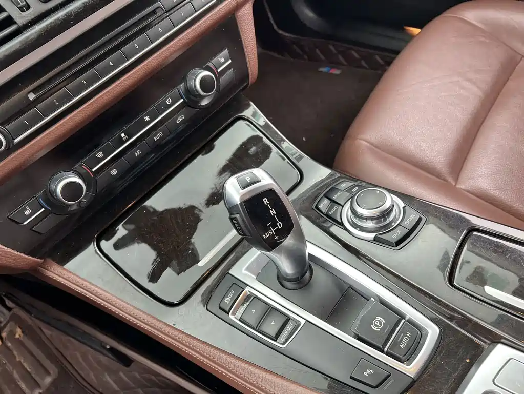 BMW 5 Series — миниатюра 14