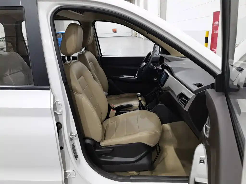 Wuling Hongguang — миниатюра 23