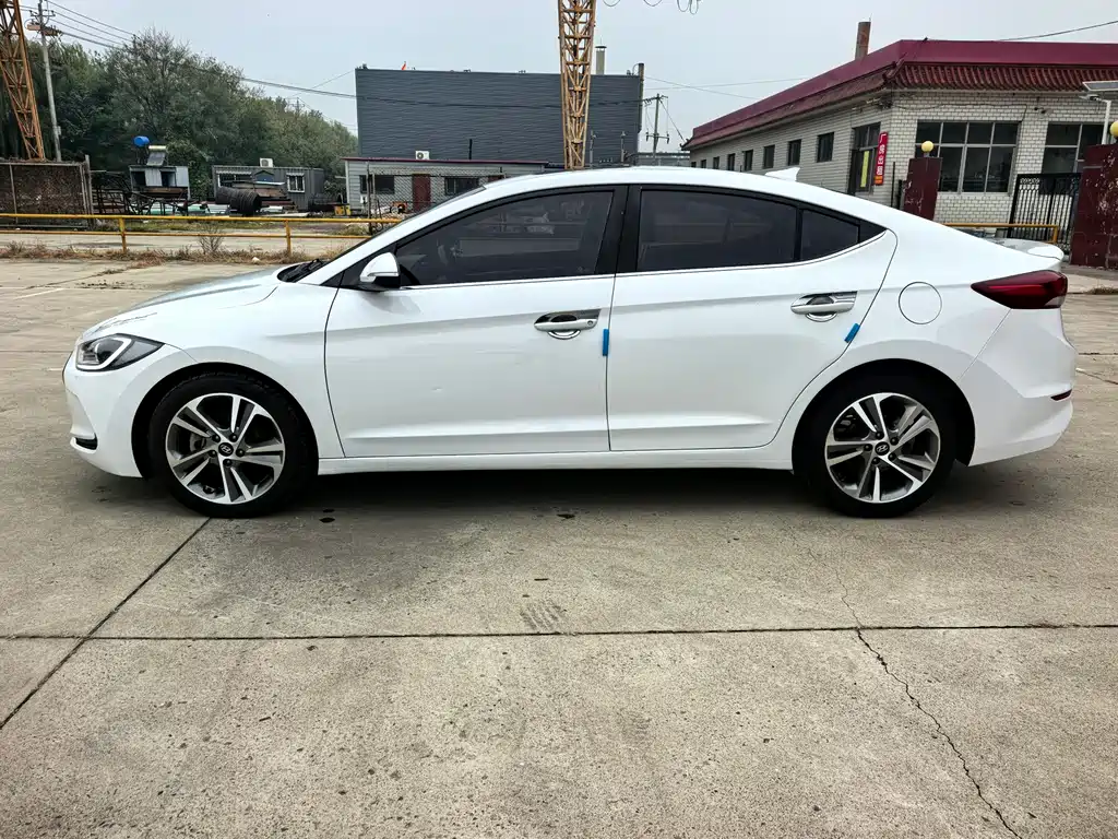 Hyundai Elantra — миниатюра 4