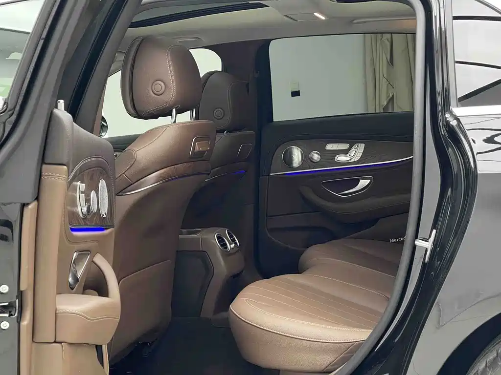 Mercedes-Benz E-Class — миниатюра 10