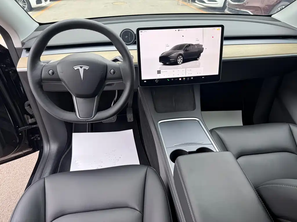 TESLA MODEL Y