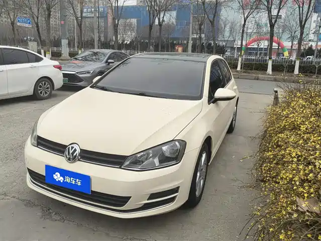 VOLKSWAGEN GOLF