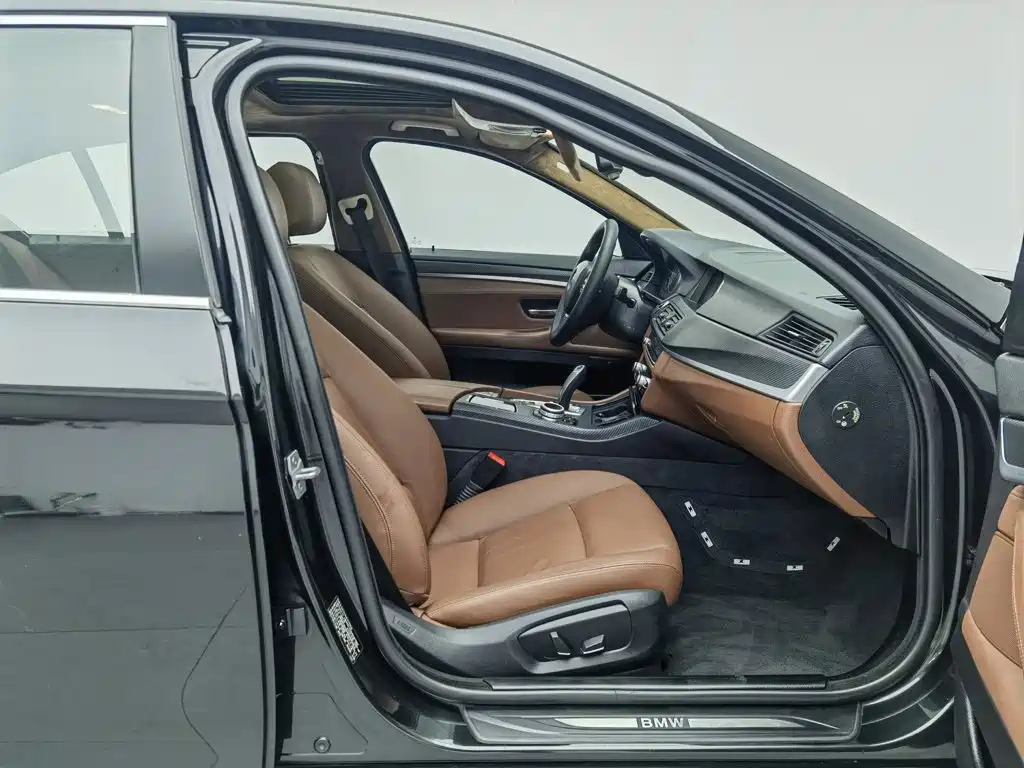 BMW 5 Series — миниатюра 23