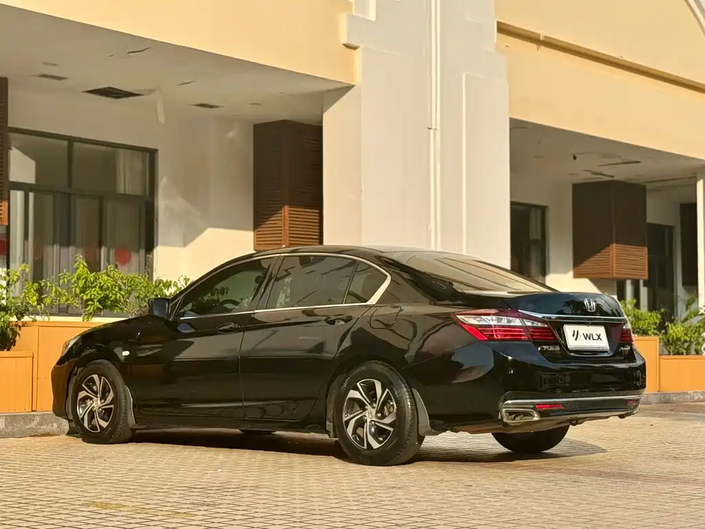 Honda Accord — миниатюра 17