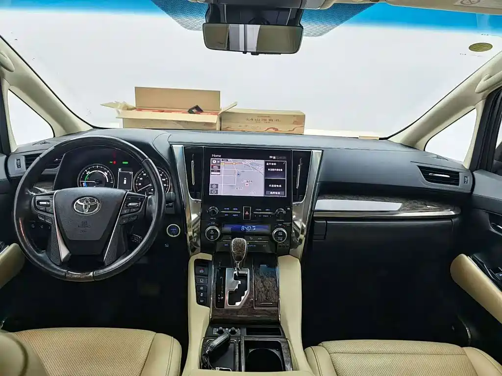Toyota Alphard — миниатюра 7