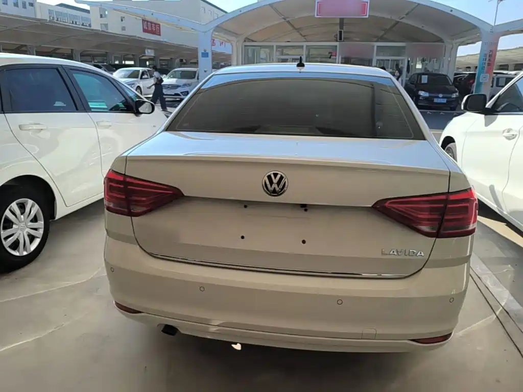 Volkswagen Lavida — миниатюра 6
