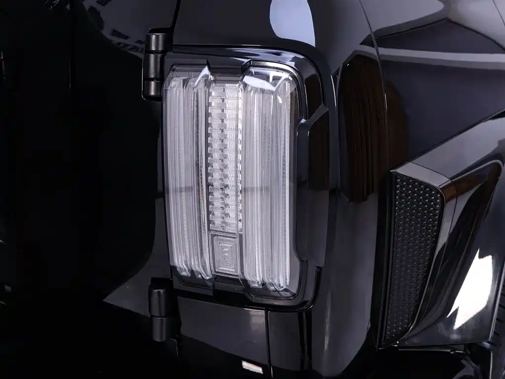 TANK CO CREATION TANK 300