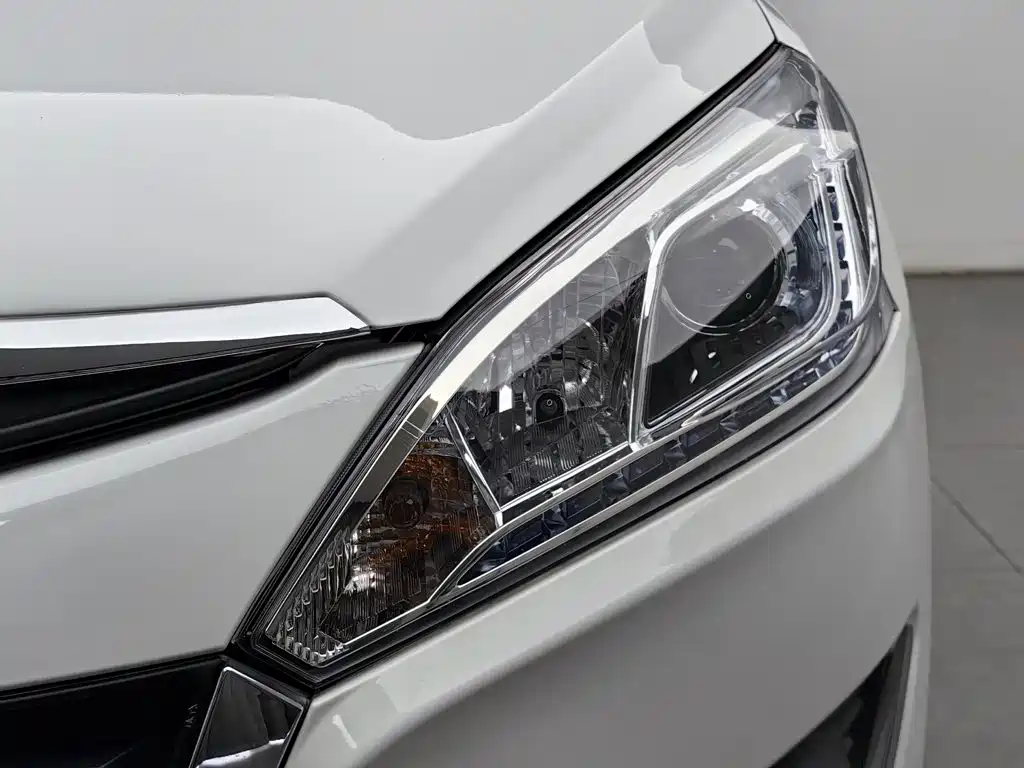 Luxgen U6 — миниатюра 7