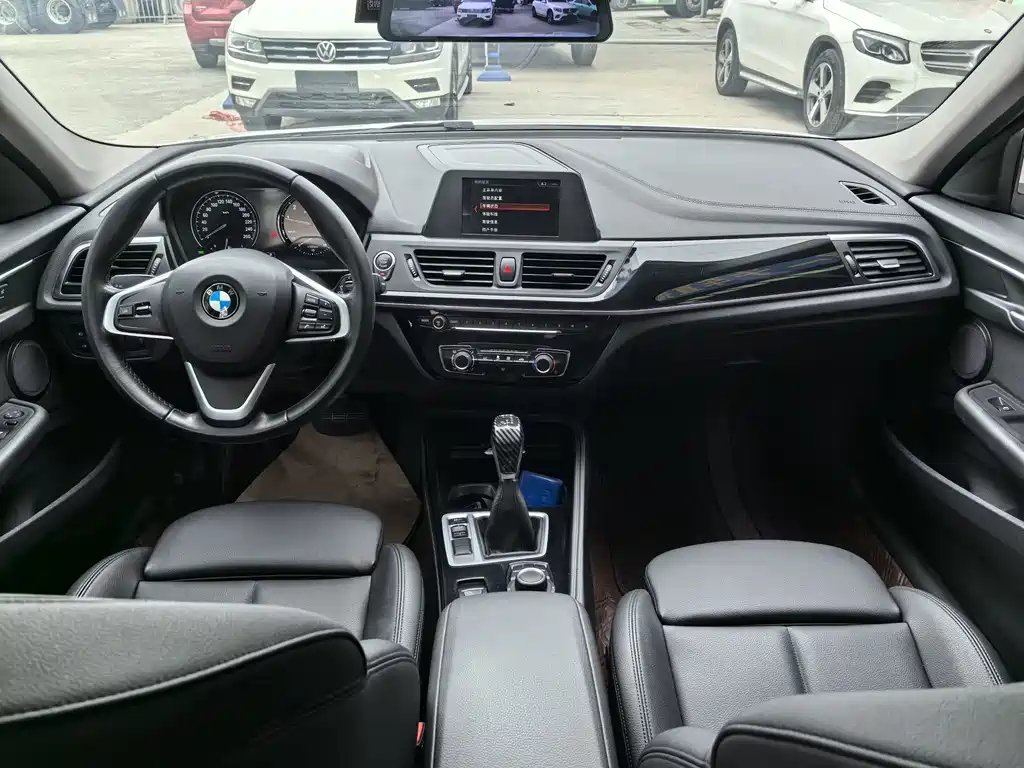 BMW 1 SERIES