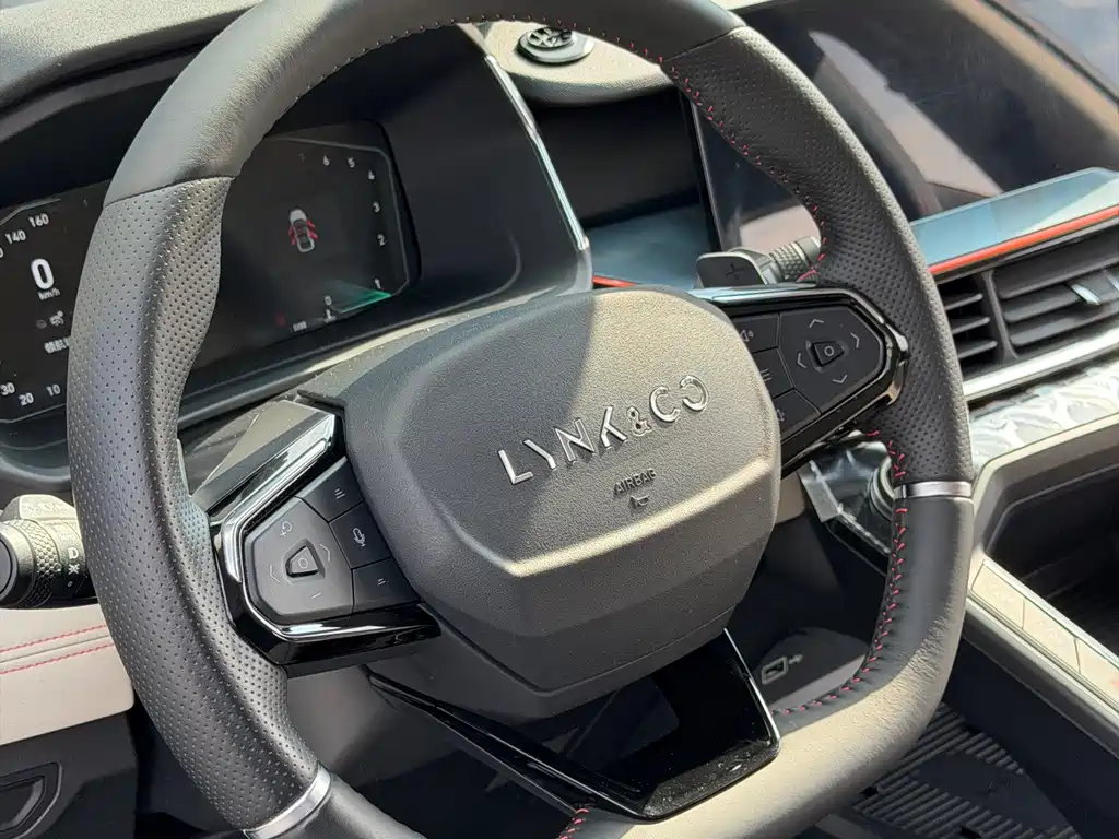 Lynk & Co 06 — миниатюра 13