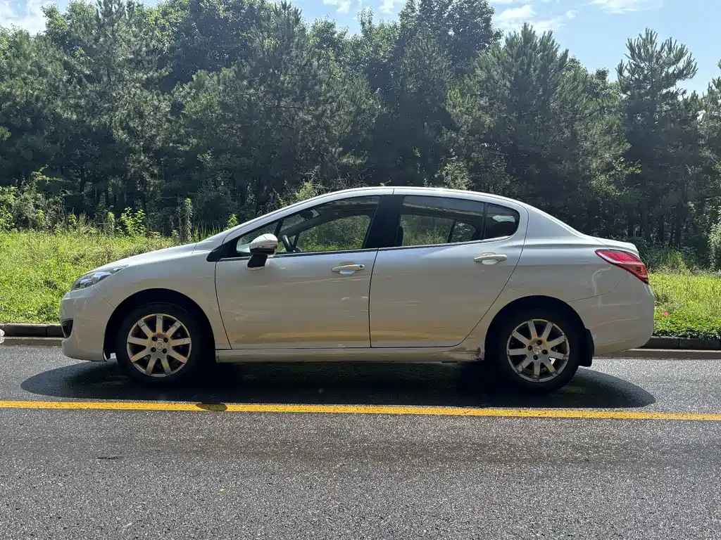 Peugeot 308 2014 1.6L MT