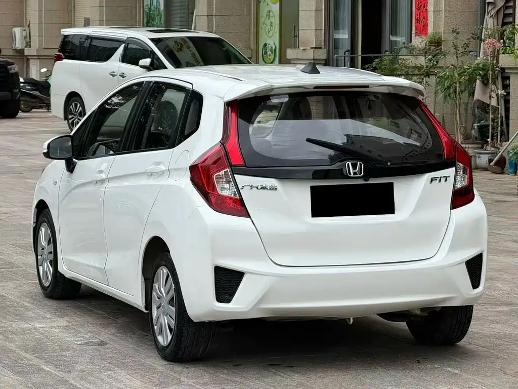 Honda Fit — миниатюра 8