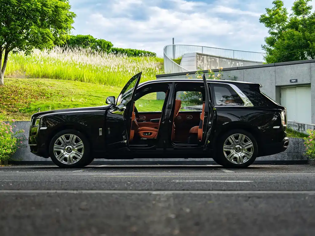 Rolls-Royce Cullinan 2018 мест