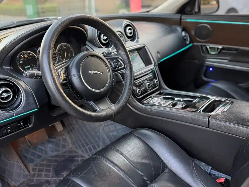 Jaguar XJ — миниатюра 6