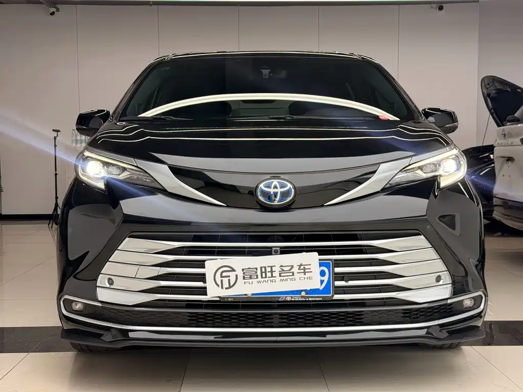 Toyota Sienna — миниатюра 2