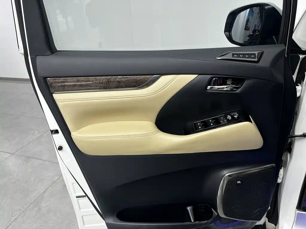 Toyota Alphard 2018 3.5L Luxury